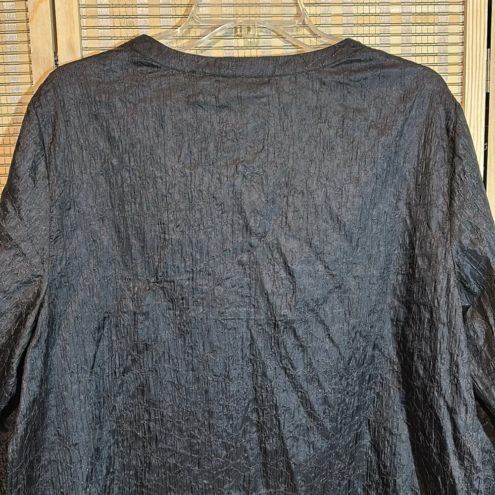 Chico's Black Tunic Length 3/4 Sleeve Crinkly Button Down Satin Blouse 2 Medium - Picture 11 of 16